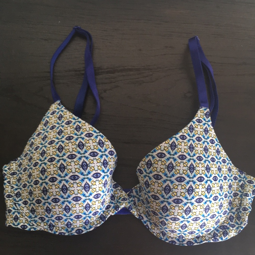 Victoria’s Secret T-shirt  Bra